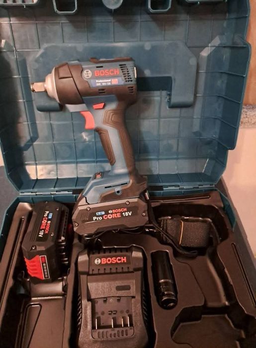 Гайковерт бош с бате. За зарядно