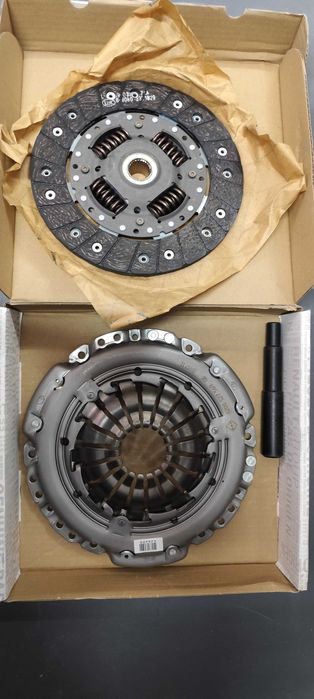 Kit ambreiaj OE RENAULT pentru Dacia 1,5 DCI fara rulment presiune