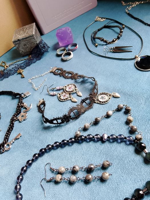 Бурканче с бижута