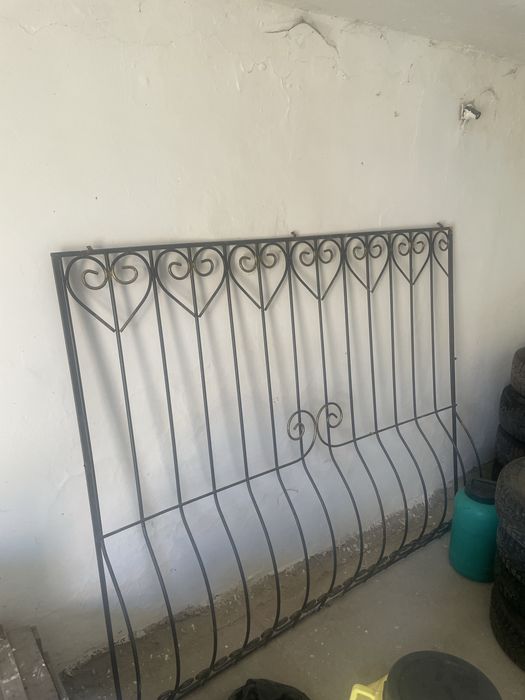 Продам металлическую решетку на окно