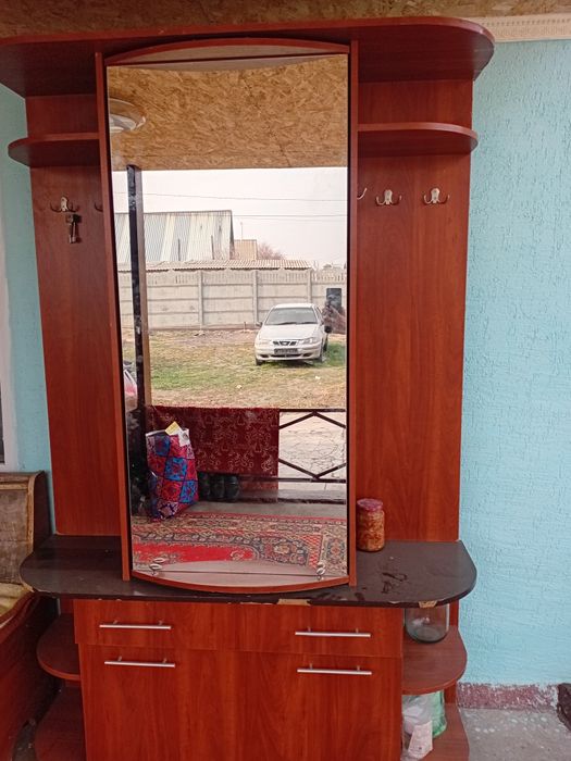 Продаем прихожку