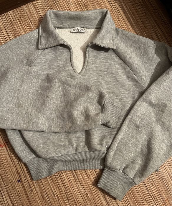 Серая кофта размер:М продам срочно