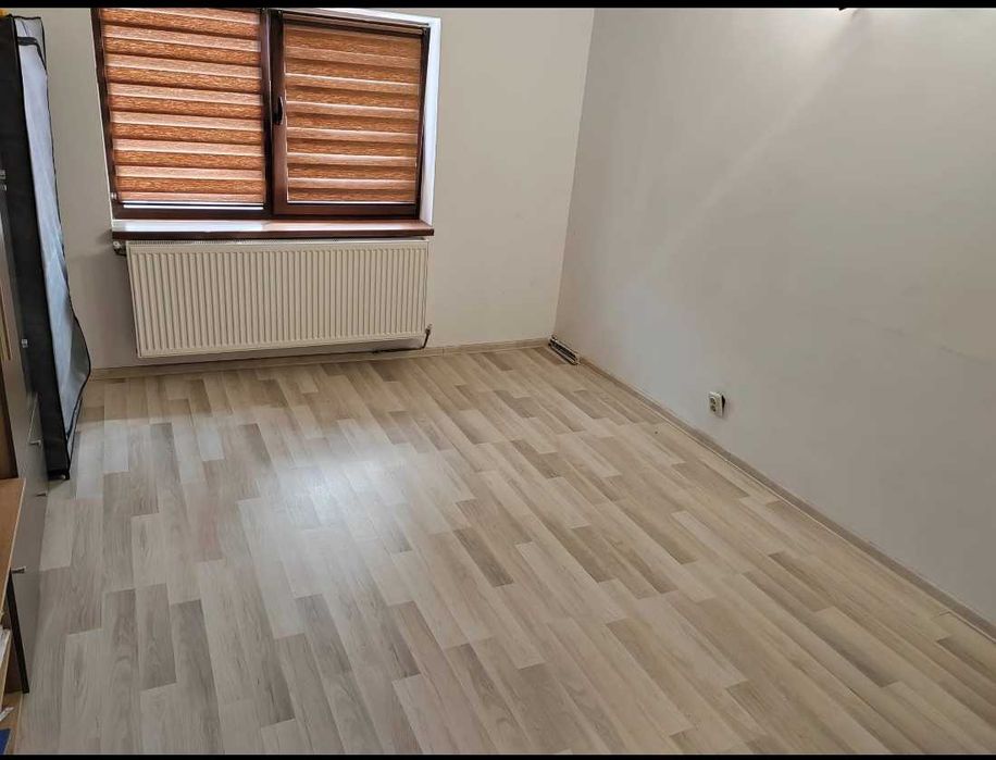 Se vinde apartament.