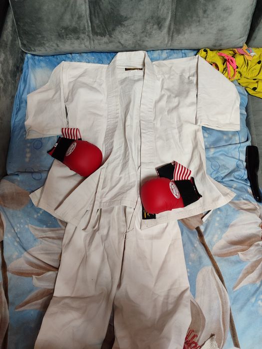 Кимоно и перчатки