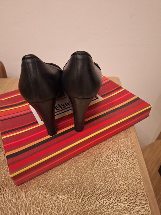 Продам туфли производство Италия