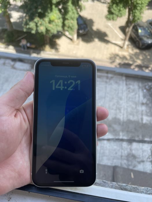 Iphone 11 64 …..