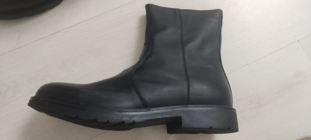 Продам берцы и сапоги зимние