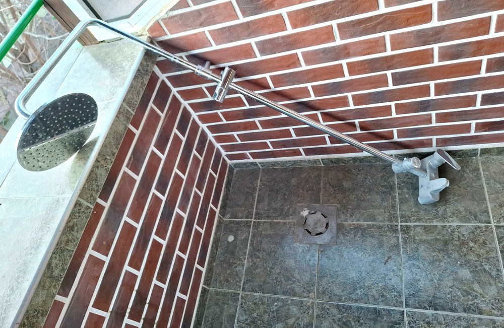 Душ батерия , смесител със стойка - българскаа