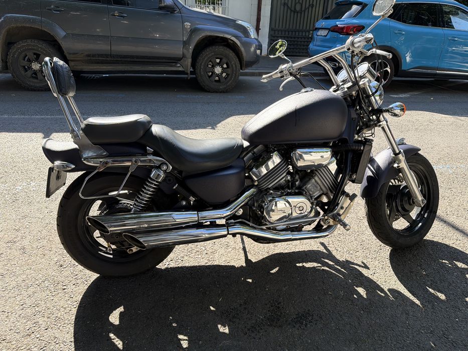 Motocicleta magna FV 750 custom