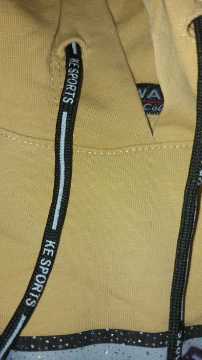 Жълт Сутшърт за зимата