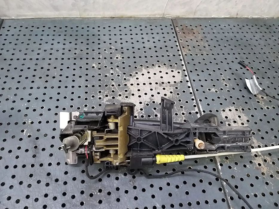 Maner usa stanga fata bmw seria 1 e87