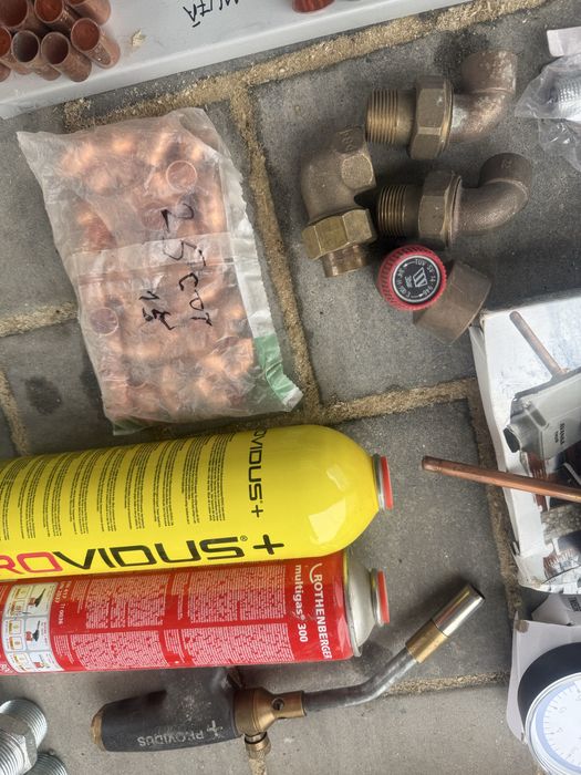 Vind diverse instalati sanitare toate noi la pachet