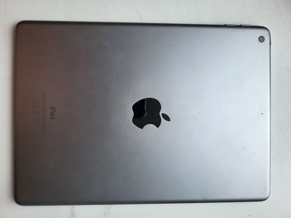 Продам Айпад 6 в нерабочее состоянии.