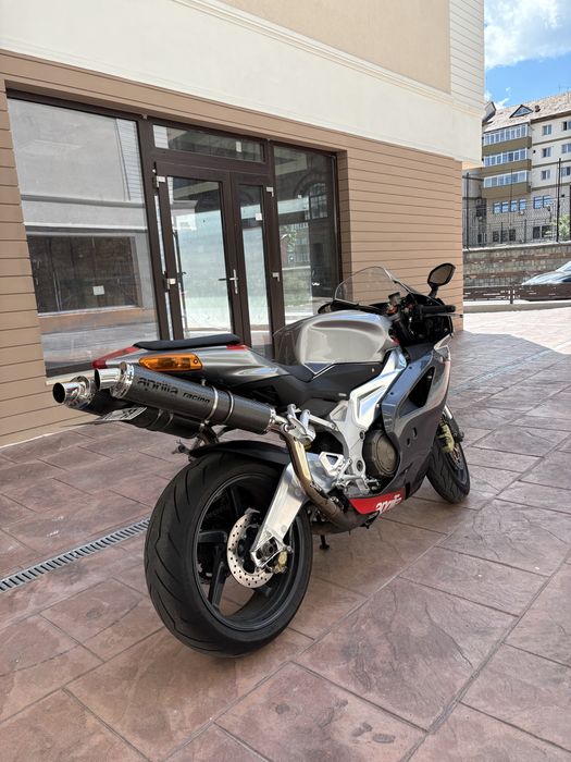 Aprilia rsv 1000rr