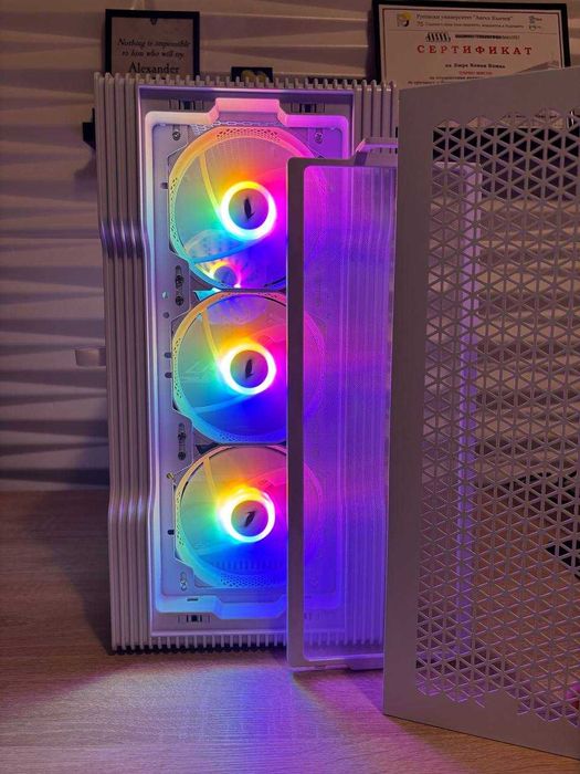 Бял геймърски компютър i5 7500/RX580 8GB/8 ram/256 ssd/500gb hdd/500W