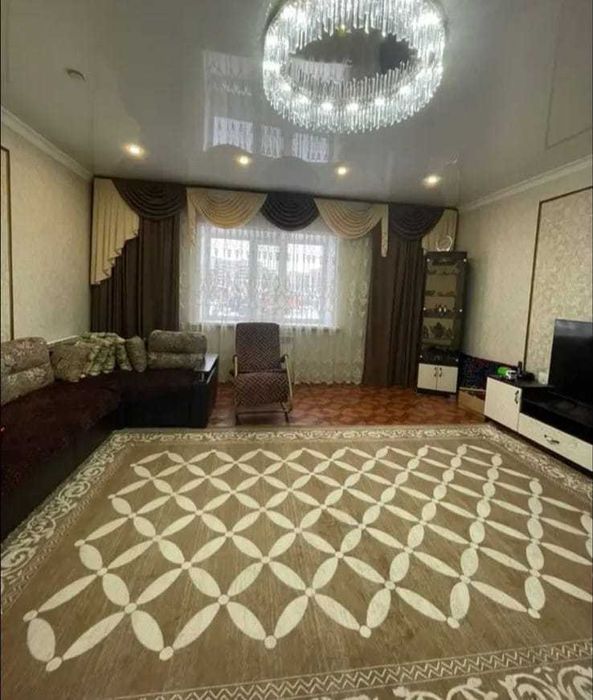 Просторный двухэтажный дом в отличном районе