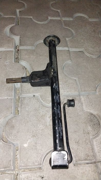 Домкрат на мерседес