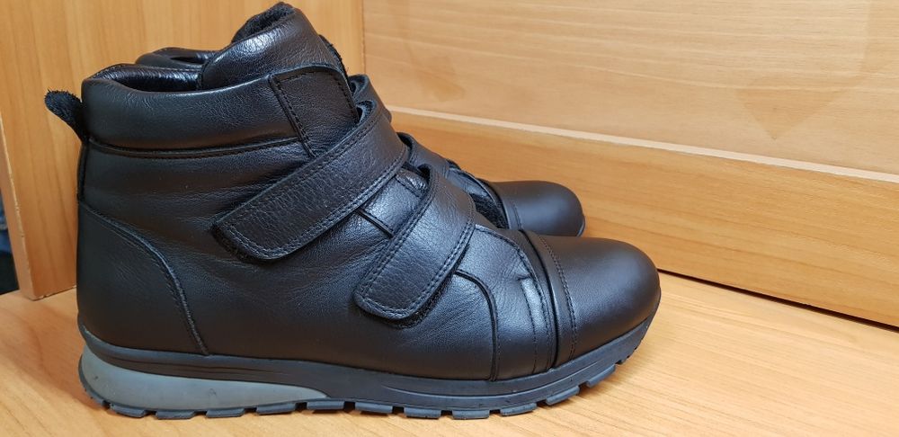 Продаются б/у ботинки