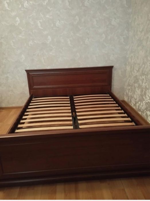 Кровать с матрасом