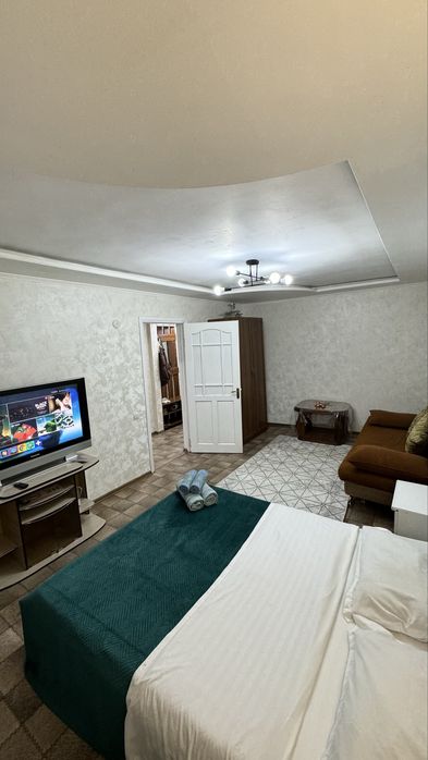 По часам в центре 2000