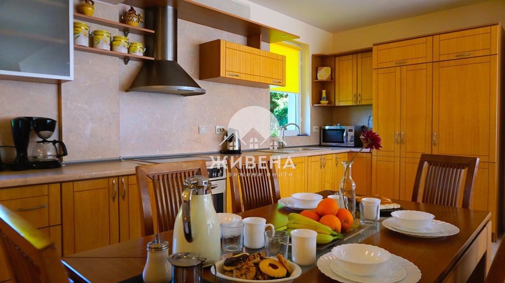 Продава къща с басейн в с.Соколово, обл. Добрич