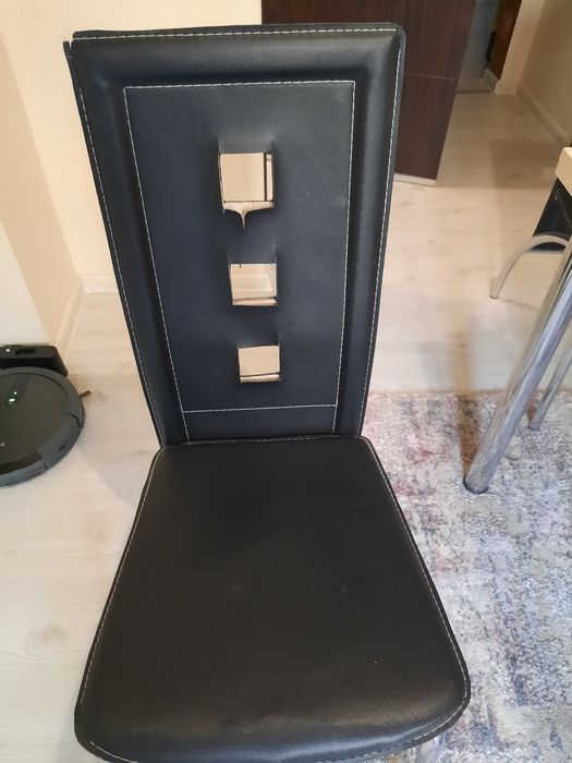 Маса със столове