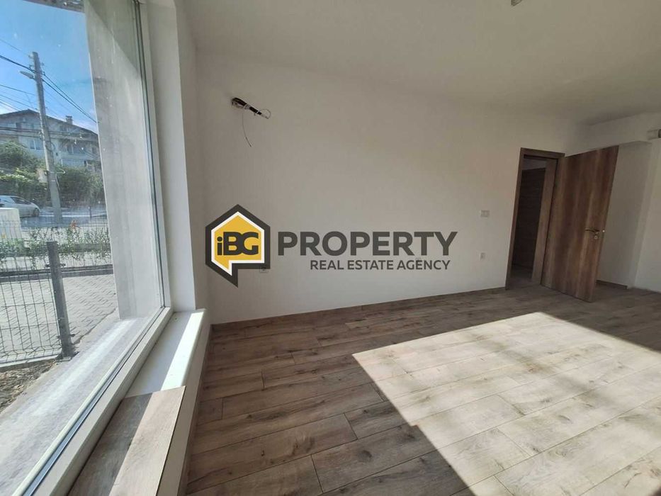 Двустаен апартамент с двор в кв. Виница