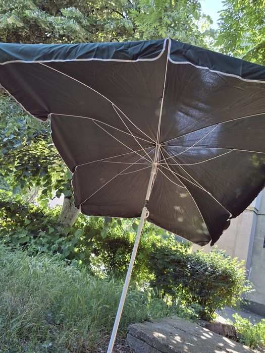 Vând umbrelă de grădină