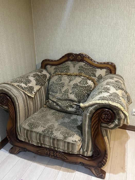 Диван в зал средний, маленький