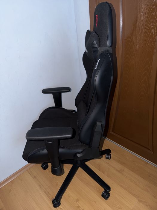 Геймърски стол genesis Nitro 550 G2