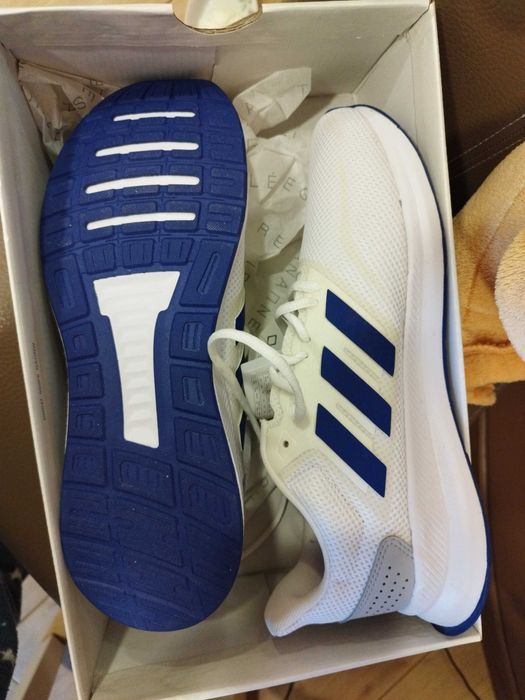 Нови маратонки Адидас, ном.43 1/3, 65лв.