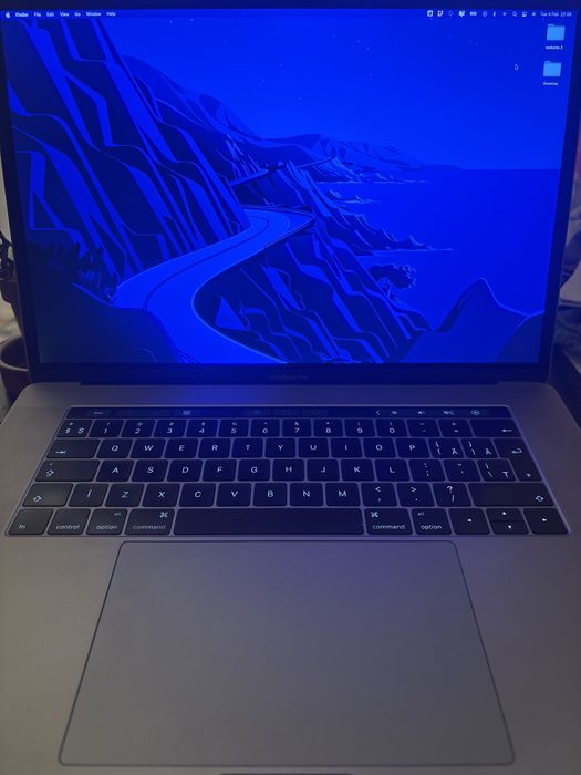 Apple MacBook Pro 15 inch Silver Gray Touch Bar, 2016, i7, 16 GB RAM, 250 GB SSD, Placa Video Intel HD Graphics 530 1536 MB