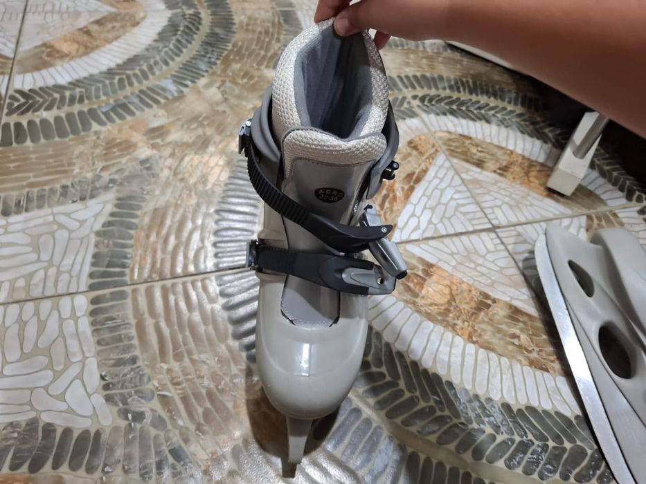 Продам коньки хоккейные 33-36