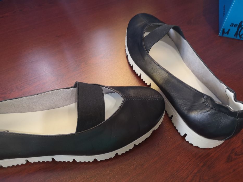 Чисто нови обувки, естествена кожа