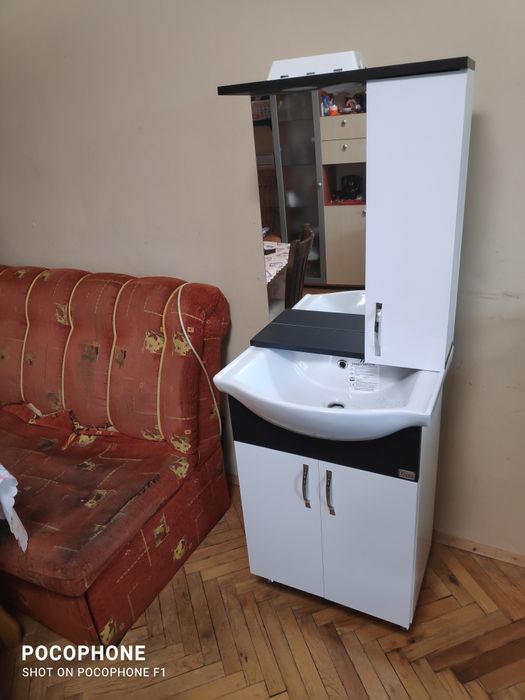 Продавам шкаф за баня