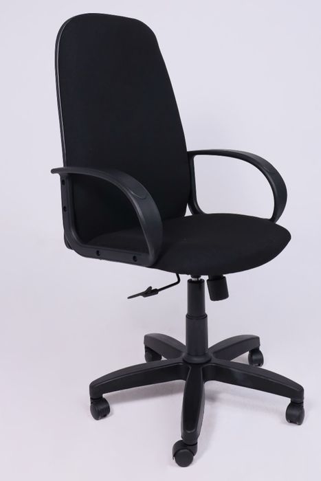 Офисное кресло чёрное