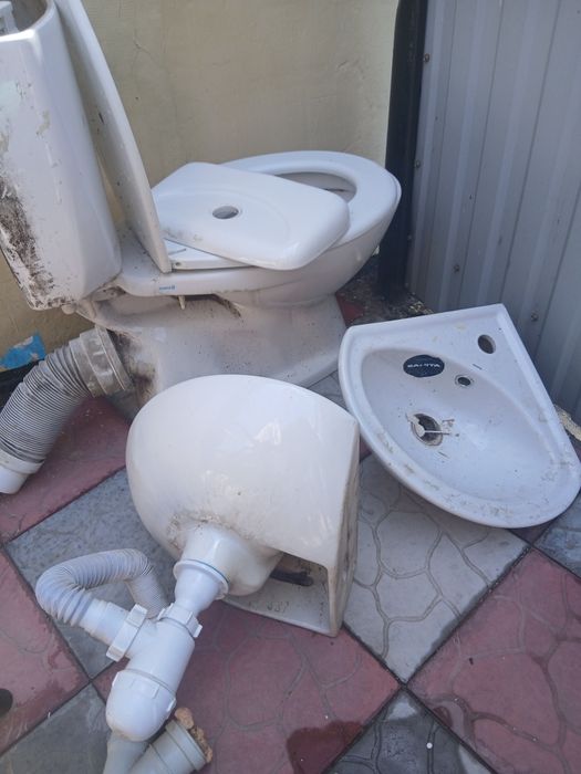 Продам б/у унитаз,раковины