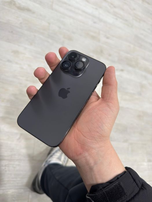 Iphone 14 pro cu 2 huse si 4 folii