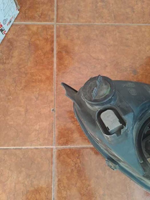 Far stanga Peugeot 607 xenon complet original volan stanga