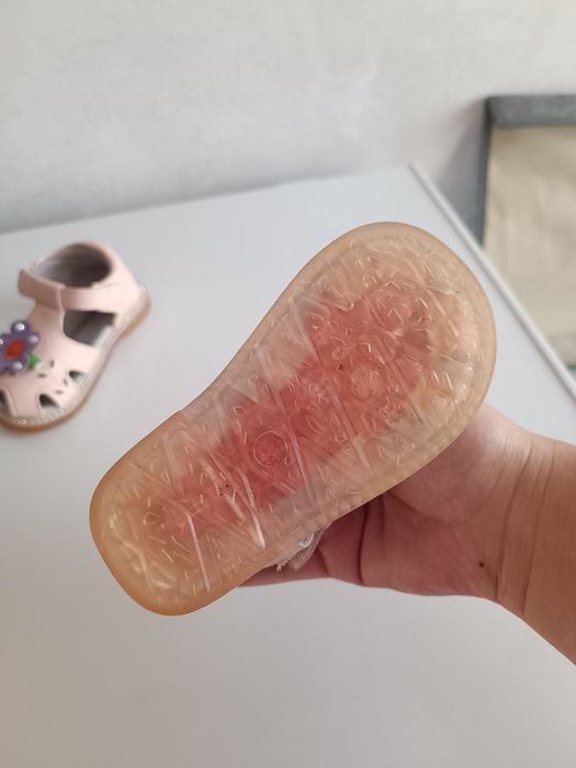 Продам детские сандали