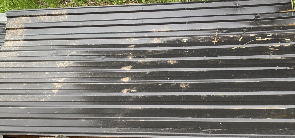 Профнастил. Yй шатыры бар.