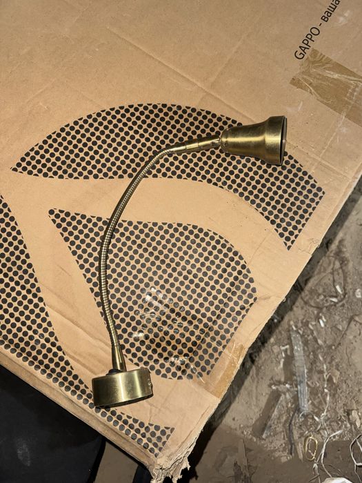 Devor lampa  xonalar devoriga yangi ochilmagan
