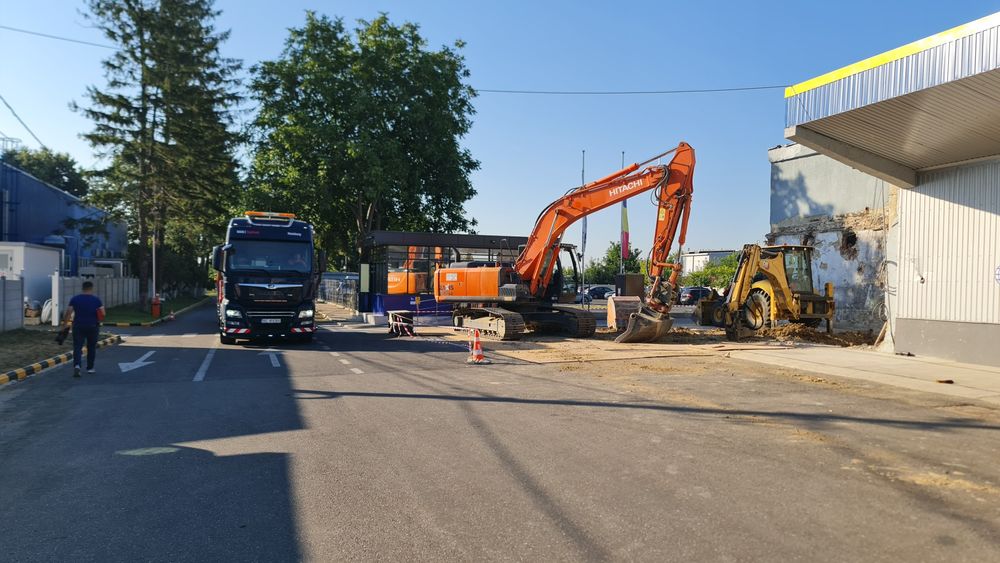 Inchiriez excavator  camion   balast sort pămân
