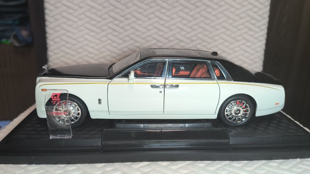 Метална кола Rolls Royce Phantom,1:18 , чисто нова