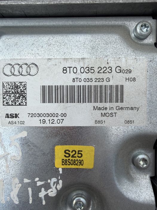 Statie / Amplificator Audi A4 A5 Q5 Q7 : 8T0035223AH / 8R0035223F