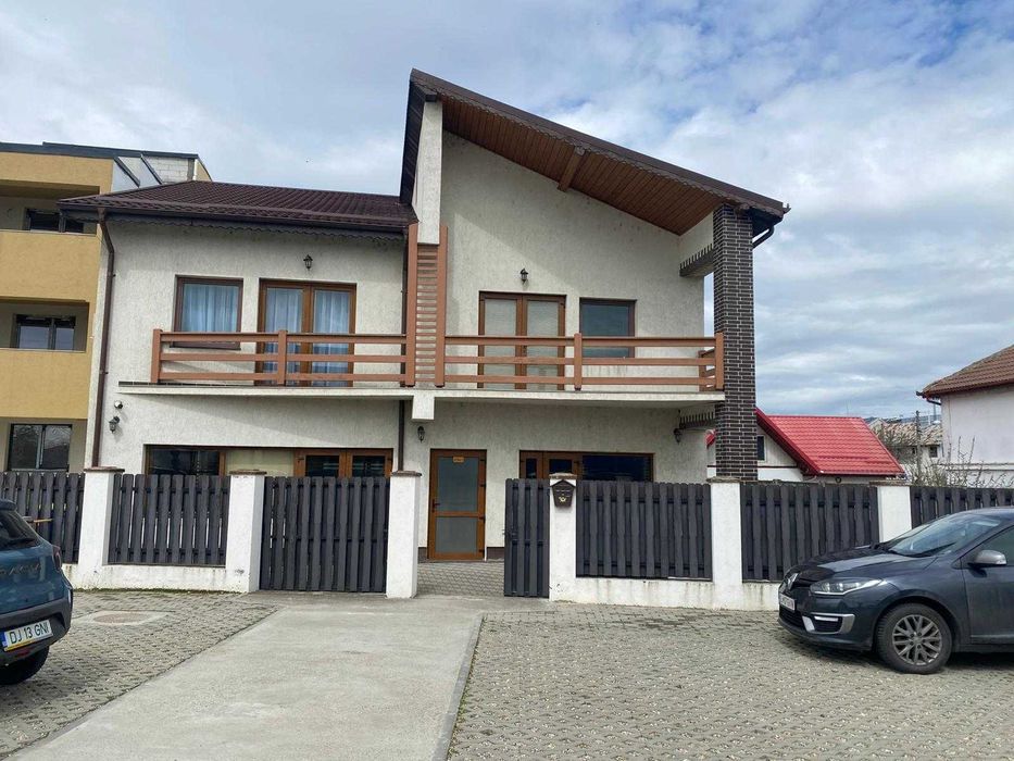 Se inchiriaza 3 garsoniere, Bd Ilie Balacin nr 40 , aproape de Stadionul Ion Oblemenco, centrul orasului, Parcul Nicolae Romanescu, Parcul Tineretului