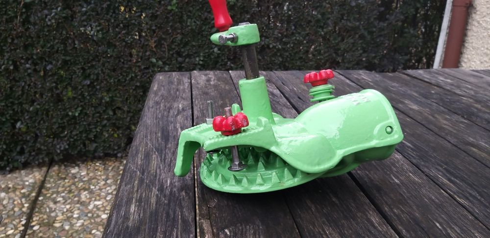 Механична машинка за мелене на царевица