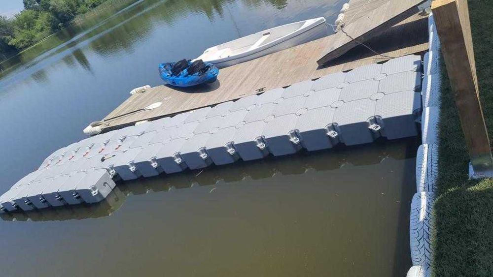 Ponton lansator caiace la apa kayak
