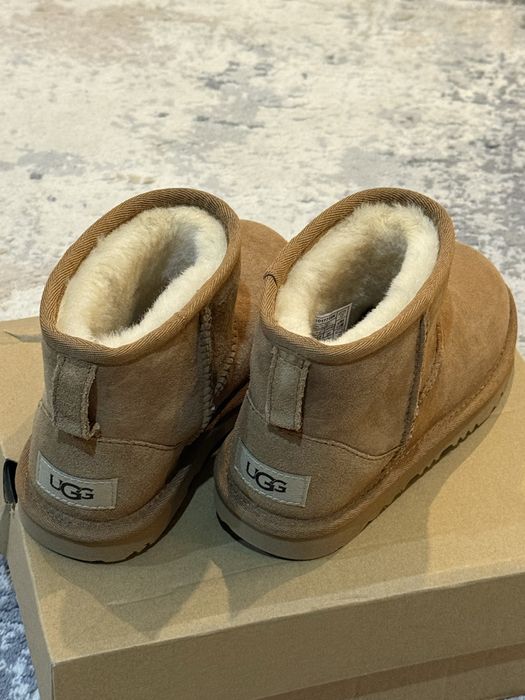 Ghete ugg noi noute niciodata incaltate (zara next adidas)