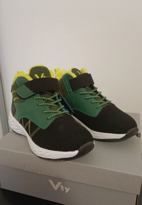 Нови детски маратонки, 32 номер